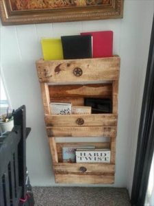 Brilliant cheap bookshelves #diybookshelfpallet #bookshelves #storageideas Brilliant wood pallet design #diybookshelfpallet #bookshelves #storageideas