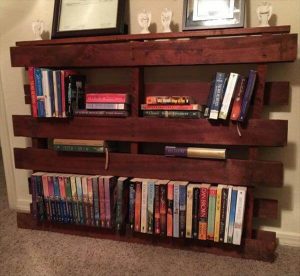 Uplifting diy pallet #diybookshelfpallet #bookshelves #storageideas Uplifting diy pallet bookshelf #diybookshelfpallet #bookshelves #storageideas